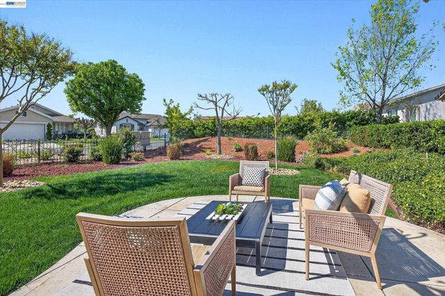 1606 Regent Dr, Brentwood, CA 94513