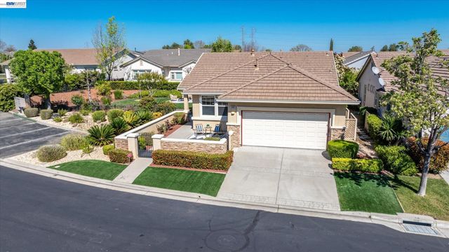 1606 Regent Dr, Brentwood, CA 94513