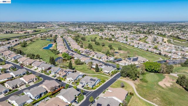 1606 Regent Dr, Brentwood, CA 94513