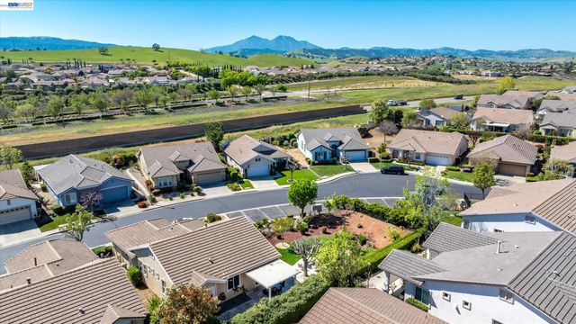 1606 Regent Dr, Brentwood, CA 94513
