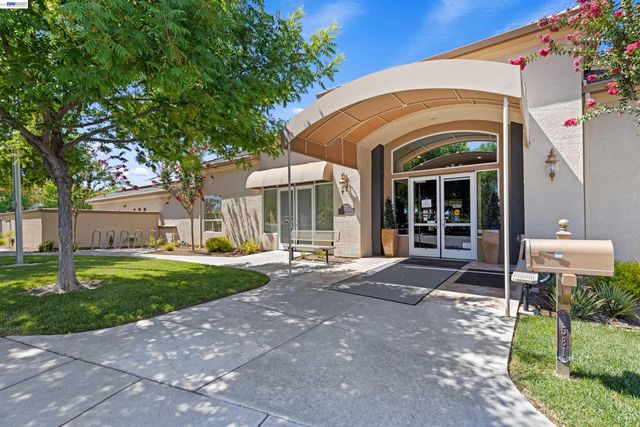 1606 Regent Dr, Brentwood, CA 94513