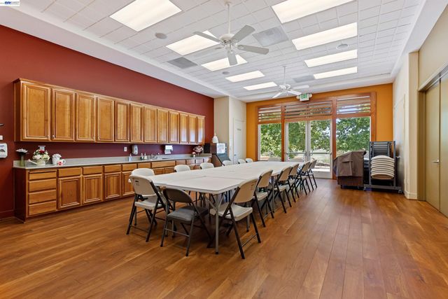 1606 Regent Dr, Brentwood, CA 94513