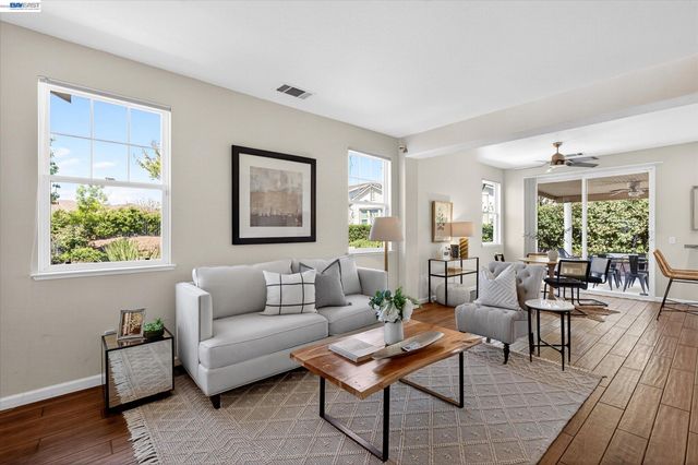 1606 Regent Dr, Brentwood, CA 94513