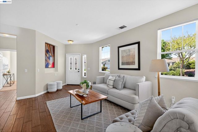 1606 Regent Dr, Brentwood, CA 94513