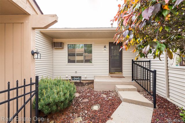 25137 Jefferson Court 4, South Lyon, MI 48178