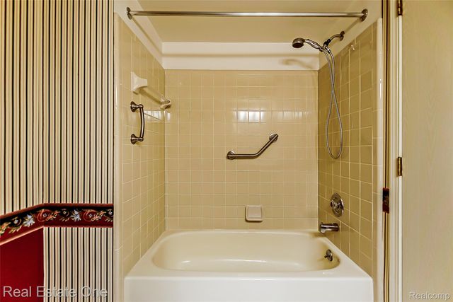 25137 Jefferson Court 4, South Lyon, MI 48178