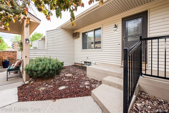 25137 Jefferson Court 4, South Lyon, MI 48178
