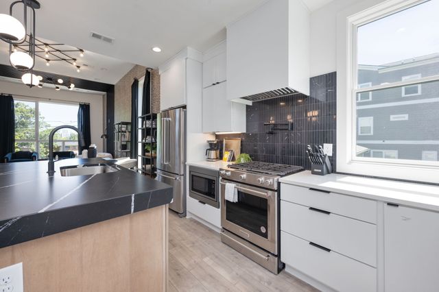 1007 Summit Ave, Nashville, TN 37203