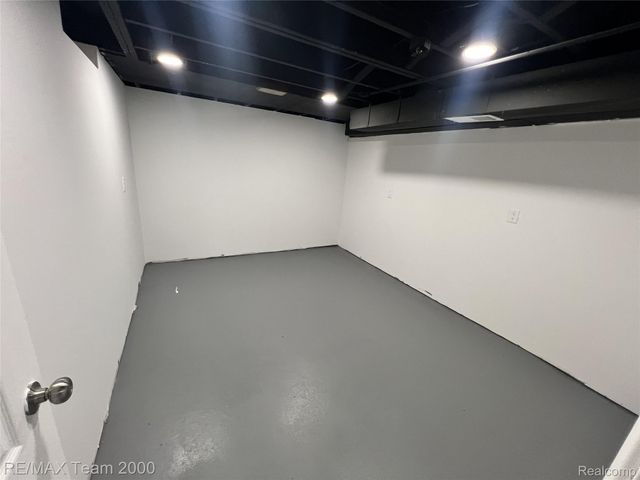 7639 Faust Avenue, Detroit, MI 48228