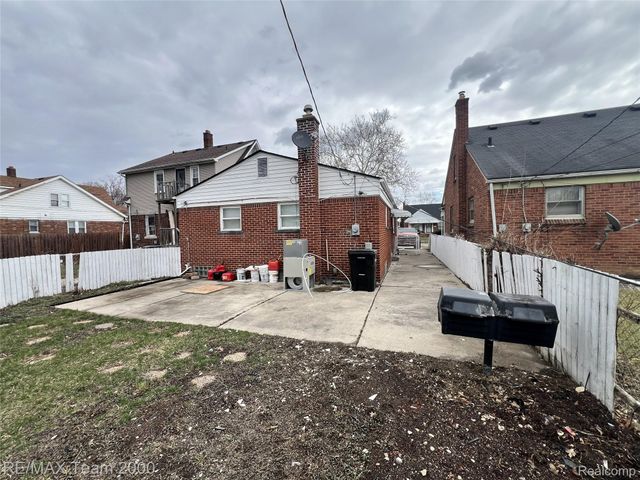 7639 Faust Avenue, Detroit, MI 48228