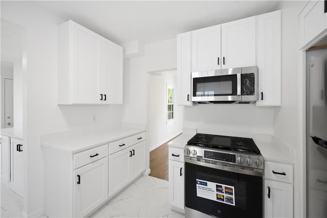 39 Marion Avenue S, Cranston, RI 02905