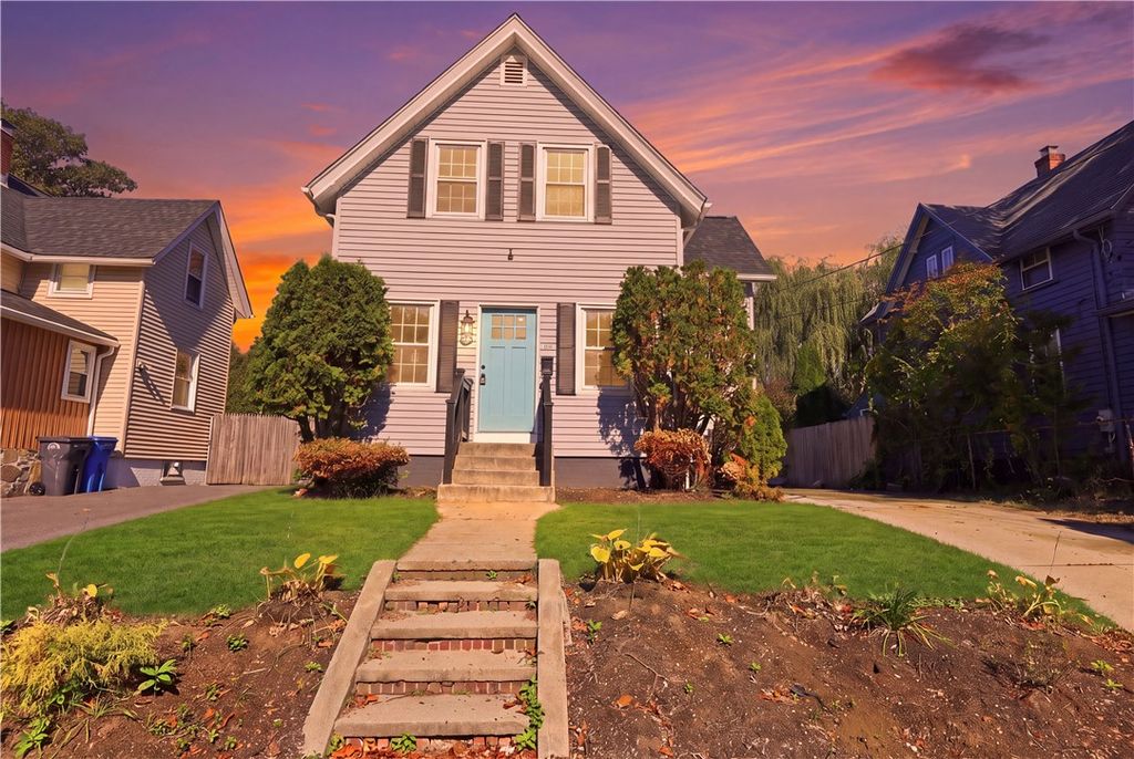 39 Marion Avenue S, Cranston, RI 02905