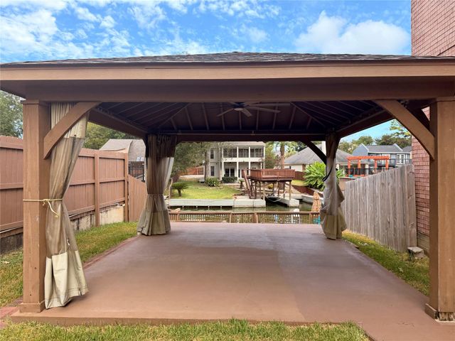 721 Paradise Lane, Montgomery, TX 77356