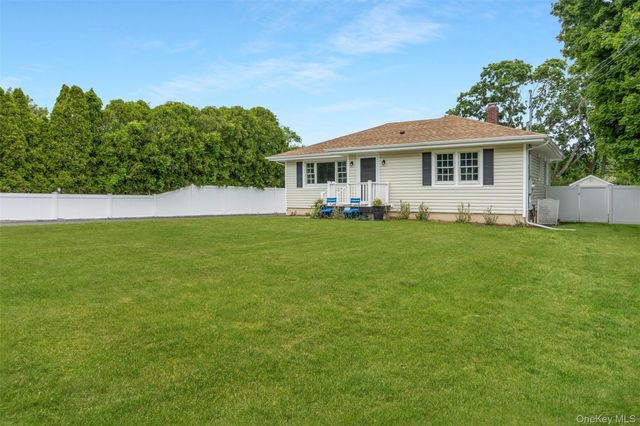315 Wicks Road, New Suffolk, NY 11956
