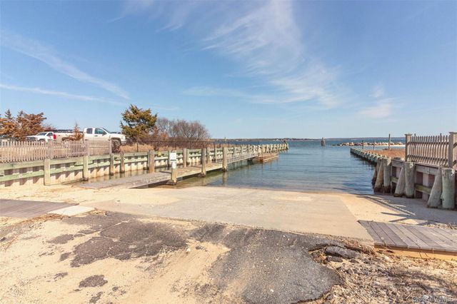 315 Wicks Road, New Suffolk, NY 11956