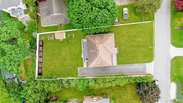 315 Wicks Road, New Suffolk, NY 11956