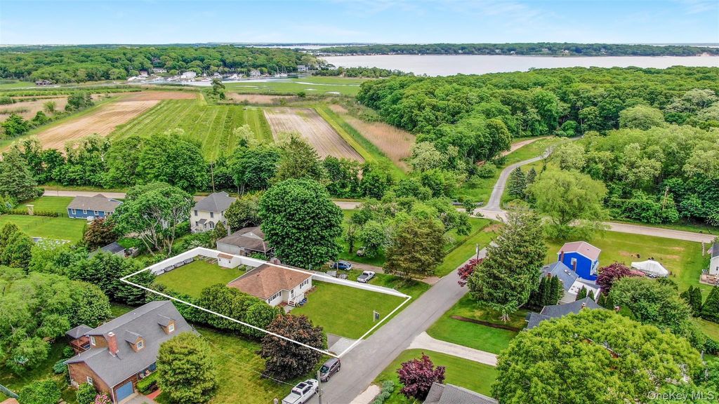 315 Wicks Road, New Suffolk, NY 11956