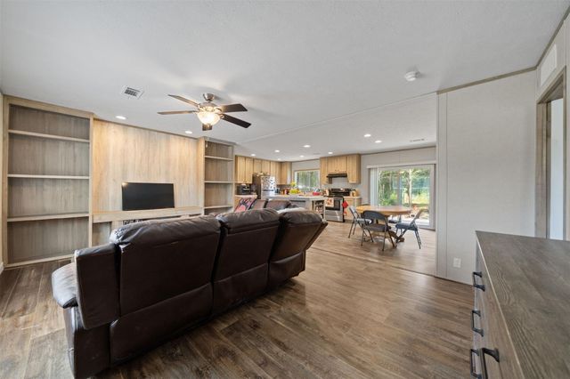 404 County Road 3295, Cleveland, TX 77327