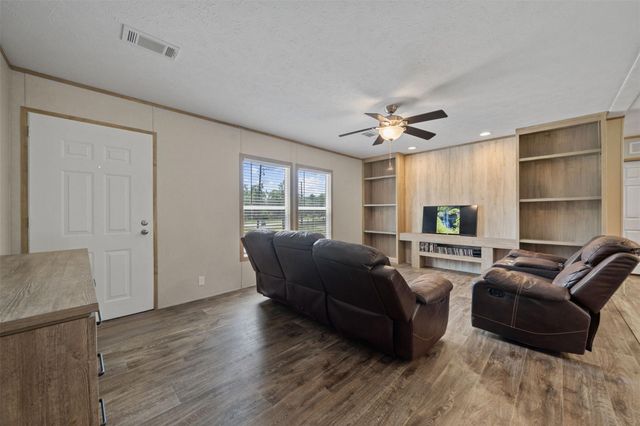 404 County Road 3295, Cleveland, TX 77327