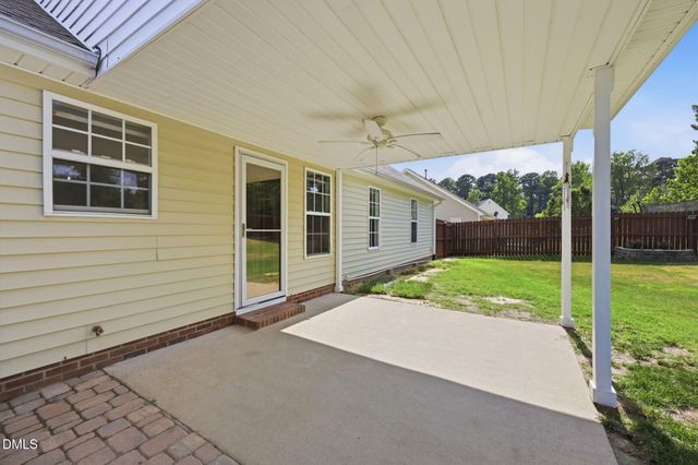 1333 E Stone Arch Drive, Fuquay Varina, NC 27526