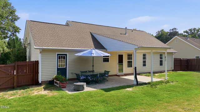 1333 E Stone Arch Drive, Fuquay Varina, NC 27526