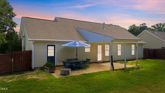 1333 E Stone Arch Drive, Fuquay Varina, NC 27526
