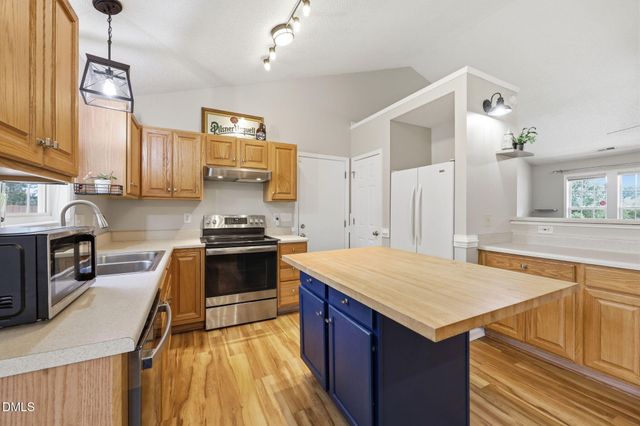 1333 E Stone Arch Drive, Fuquay Varina, NC 27526