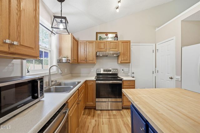 1333 E Stone Arch Drive, Fuquay Varina, NC 27526