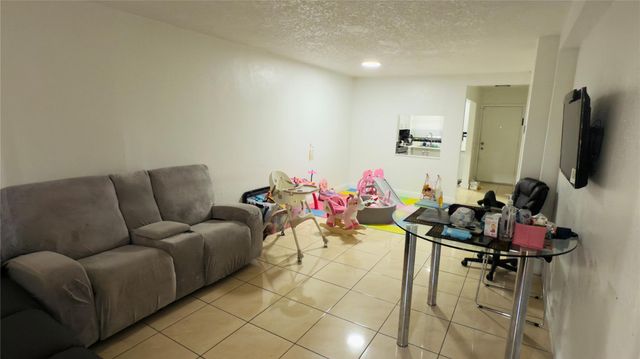 5500 SW 77th Ct 207, Miami, FL 33155