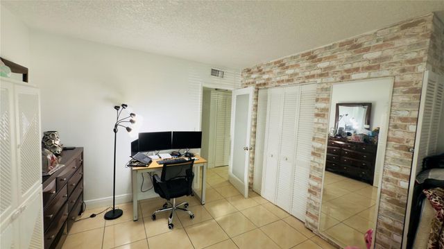 5500 SW 77th Ct 207, Miami, FL 33155