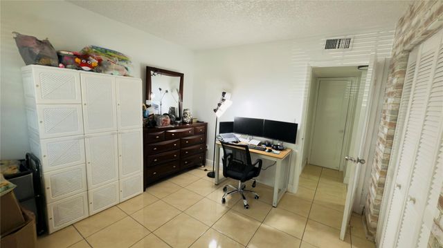 5500 SW 77th Ct 207, Miami, FL 33155