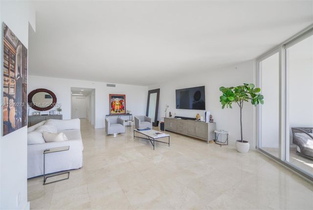 21050 Point Pl 702, Aventura, FL 33180