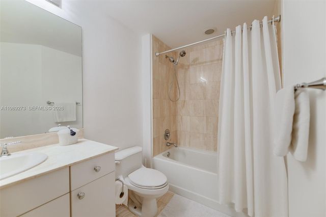 21050 Point Pl 702, Aventura, FL 33180