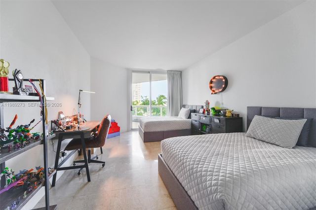 21050 Point Pl 702, Aventura, FL 33180