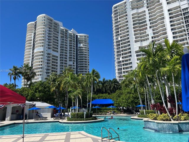 21050 Point Pl 702, Aventura, FL 33180