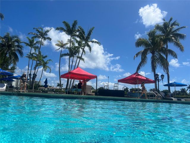 21050 Point Pl 702, Aventura, FL 33180