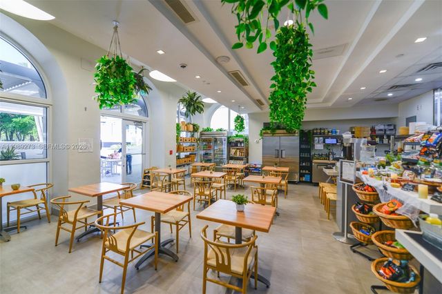 21050 Point Pl 702, Aventura, FL 33180