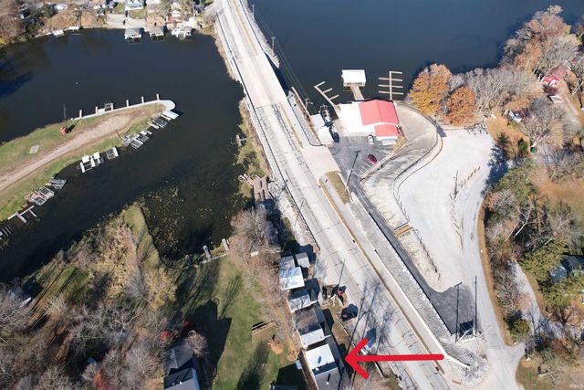 2406 N West Shafer Drive, Monticello, IN 47960