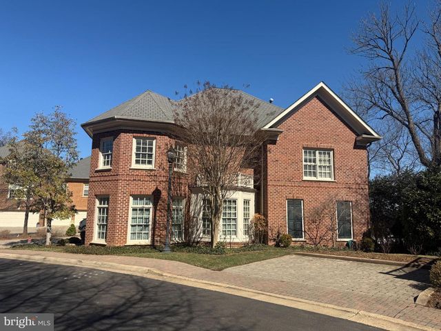 3811 N RANDOLPH CT, Arlington, VA 22207