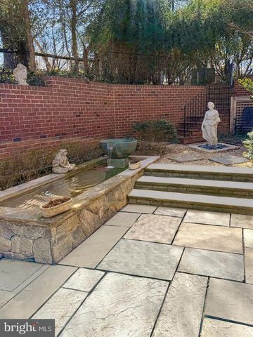 3811 N RANDOLPH CT, Arlington, VA 22207