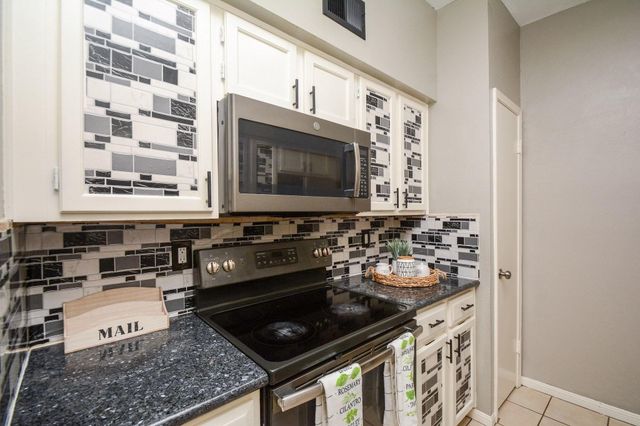 3800 Tanglewilde Street 106, Houston, TX 77063