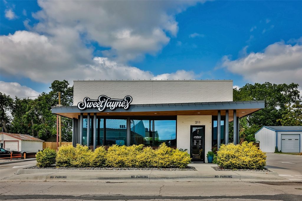 211 N Weaver Street, Gainesville, TX 76240