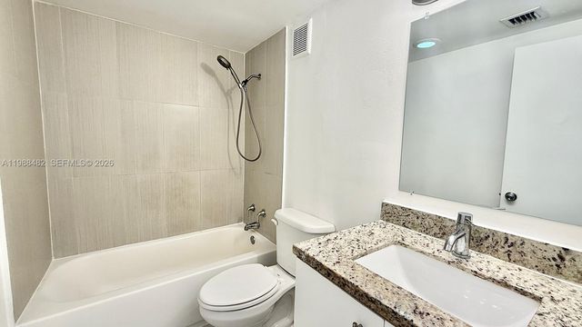 42 SW 14th St 103, Dania Beach, FL 33004