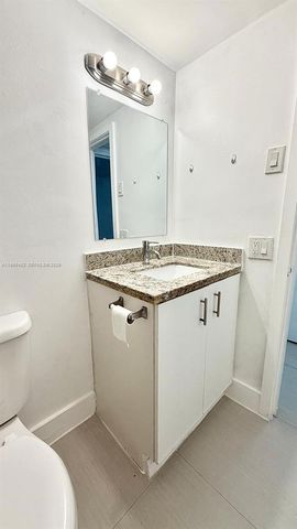 42 SW 14th St 103, Dania Beach, FL 33004