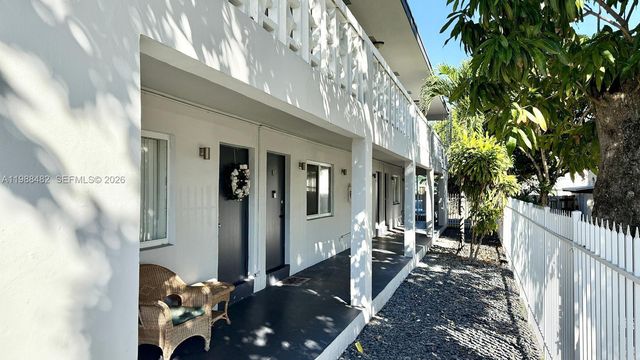 42 SW 14th St 103, Dania Beach, FL 33004