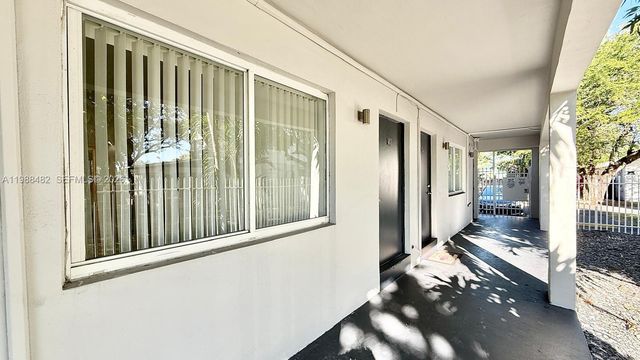 42 SW 14th St 103, Dania Beach, FL 33004