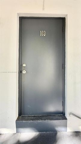 42 SW 14th St 103, Dania Beach, FL 33004