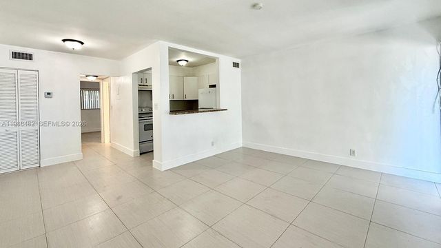 42 SW 14th St 103, Dania Beach, FL 33004