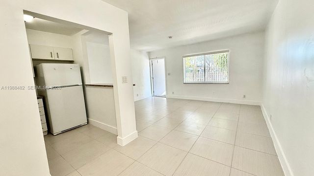 42 SW 14th St 103, Dania Beach, FL 33004