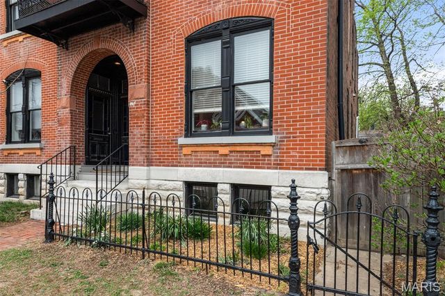 2419 S 12th Street, St Louis, MO 63104